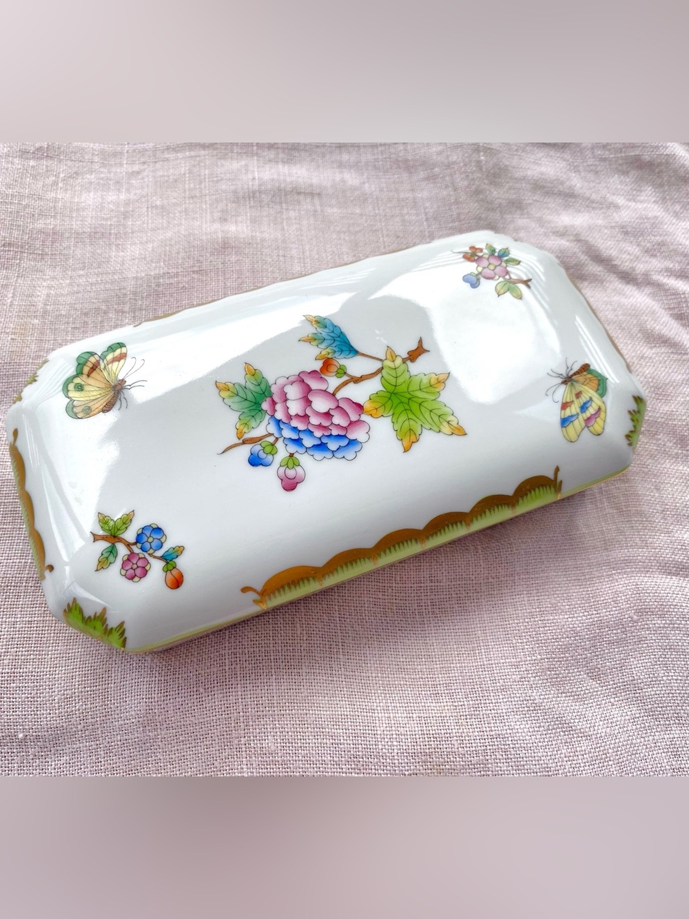 Herend Hungary Hand Painted Porcelain Floral Covered Trinket Box White 7987/VBO